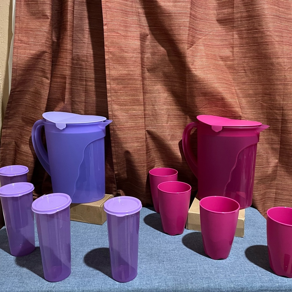 1 brand new tupp pitcher and tumbler set